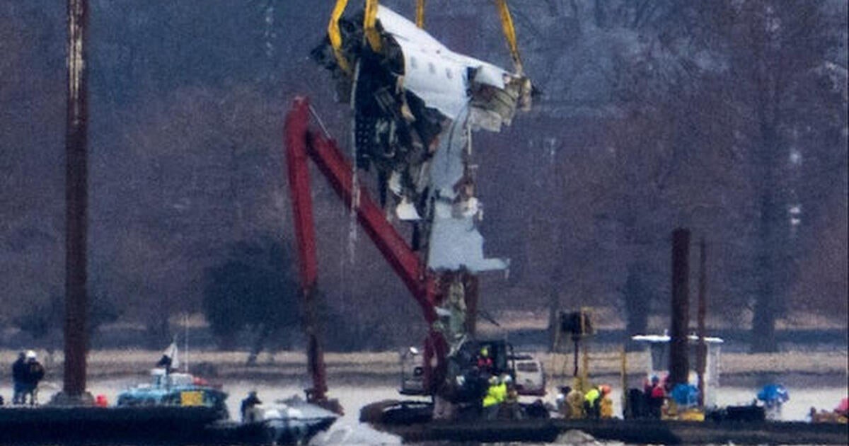 NTSB makes recommendations on “serious safety risk” after Washington D.C. midair collision